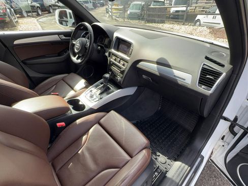 Used 2017 Audi Q5 2.0T Premium Plus w/ Technology Package image 24