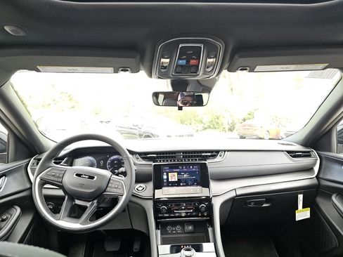 New 2025 Jeep Grand Cherokee L Altitude image 34