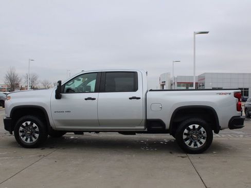 Used 2022 Chevrolet Silverado 2500 Custom w/ Custom Convenience Package image 4