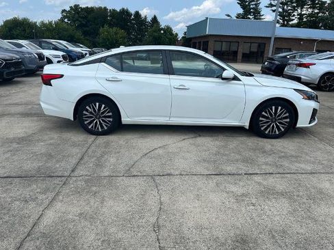 Certified 2023 Nissan Altima 2.5 SV FWD image 6