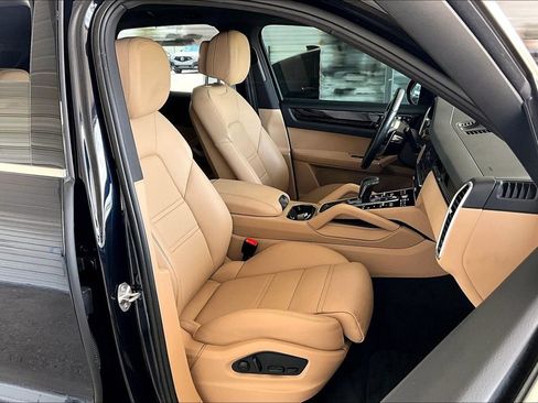 Used 2022 Porsche Cayenne Platinum Edition AWD/4WD image 9