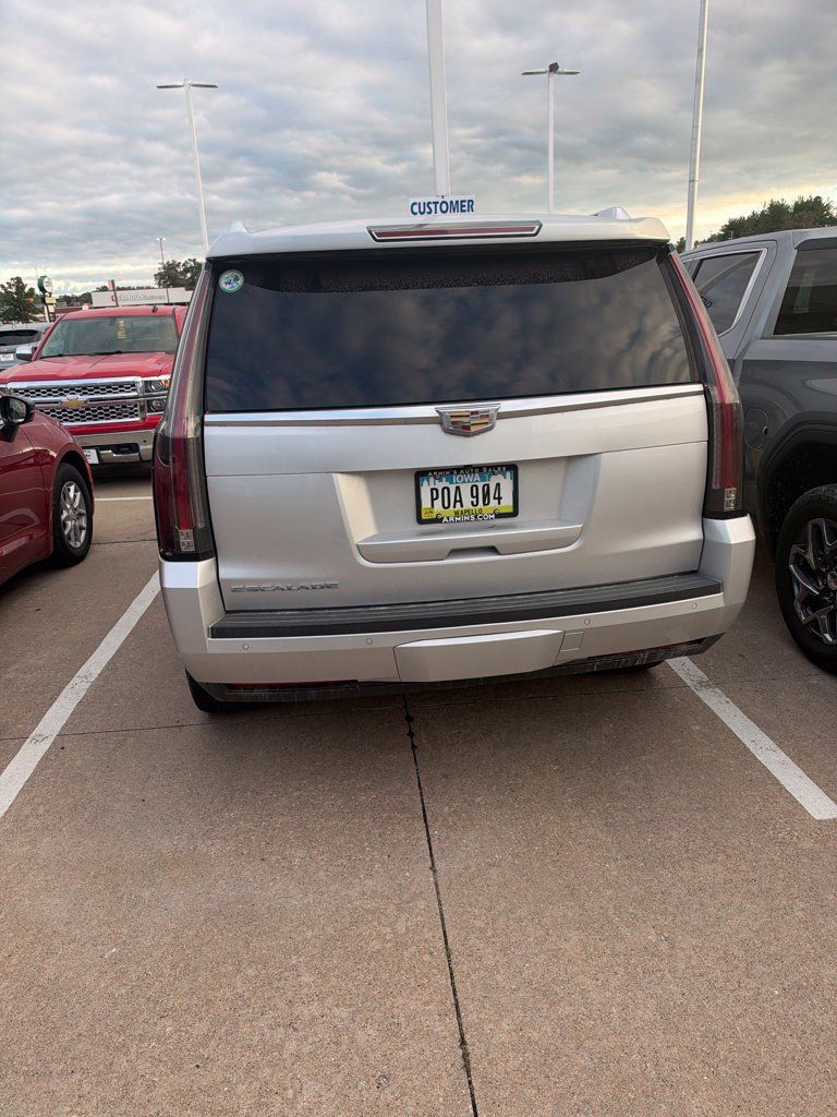 Used 2016 Cadillac Escalade Luxury AWD/4WD image 6
