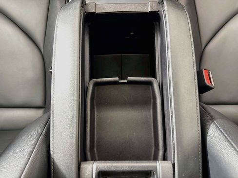 Certified 2025 Toyota Highlander XLE FWD image 34