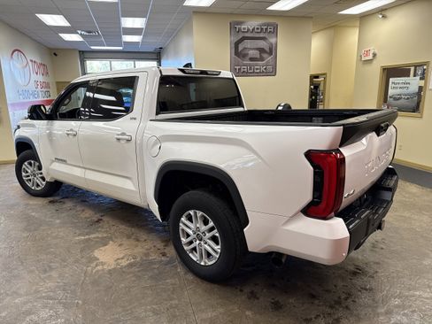 Used 2022 Toyota Tundra SR5 w/ SR5 Premium Package image 7
