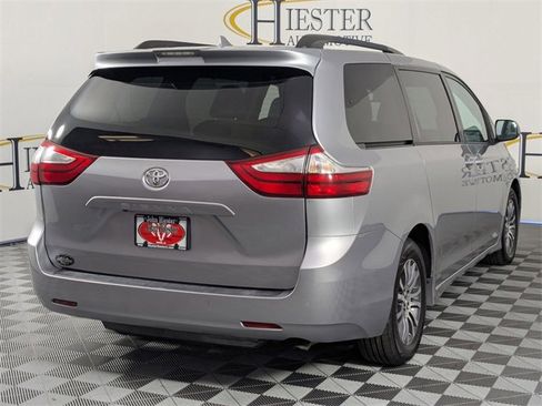 Used 2018 Toyota Sienna XLE w/ XLE Navigation Package image 7