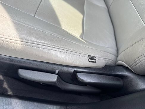 Used 2014 Toyota Corolla LE FWD image 17