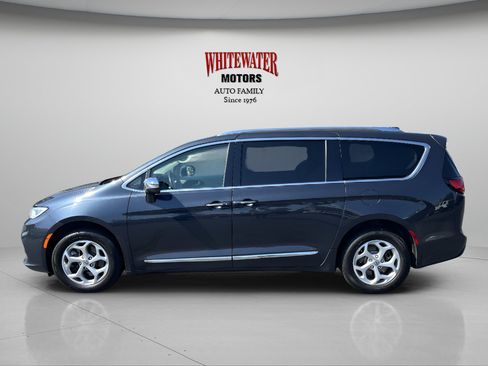 Used 2021 Chrysler Pacifica Limited w/ Uconnect Theater Family Group AWD/4WD image 8