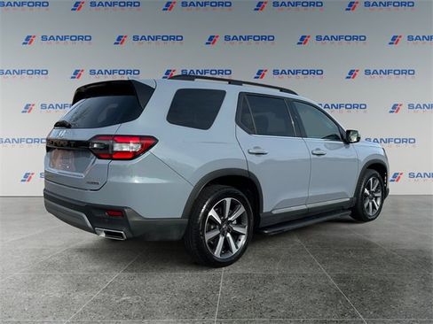 Used 2023 Honda Pilot Touring image 5