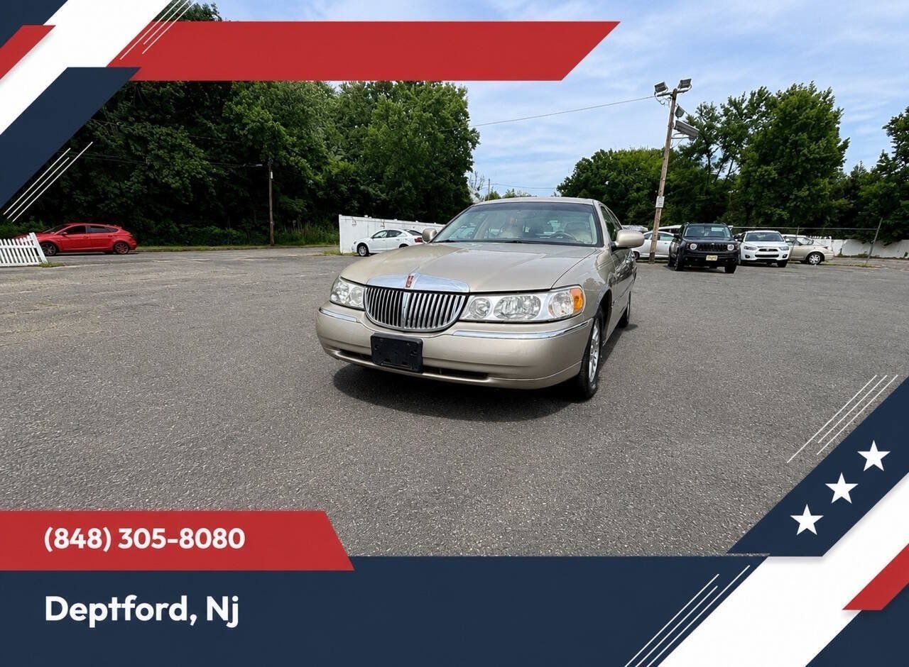 Used 1999 Lincoln Town Car Signature RWD image 1