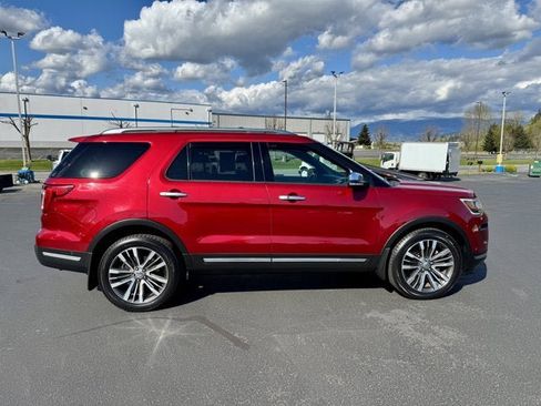 Used 2018 Ford Explorer Platinum AWD/4WD image 3