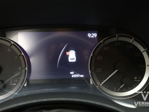 Used 2023 Toyota Highlander XLE FWD image 9