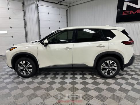 Used 2021 Nissan Rogue SV FWD image 2