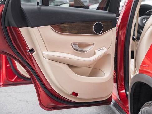 Used 2019 Mercedes-Benz GLC 300 w/ Parking Assistance Package image 33