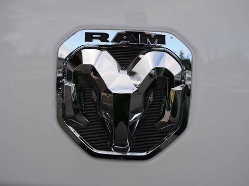 Used 2019 RAM 2500 Tradesman w/ Safety Group image 15