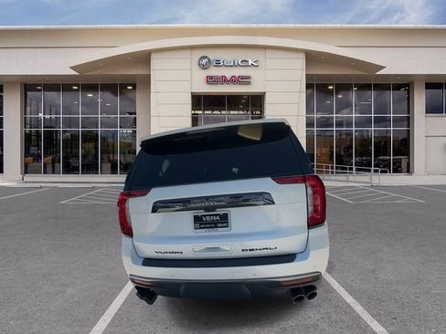 Used 2023 GMC Yukon Denali Ultimate AWD/4WD image 13