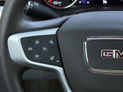 Used 2021 GMC Acadia SLT w/ Technology Package FWD image 14