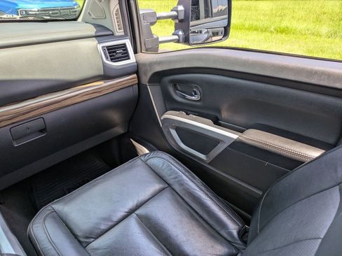 Used 2016 Nissan Titan SV AWD/4WD image 17