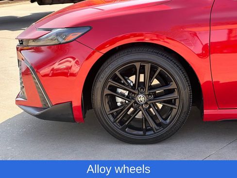 Used 2025 Toyota Camry SE w/ Convenience Package image 10