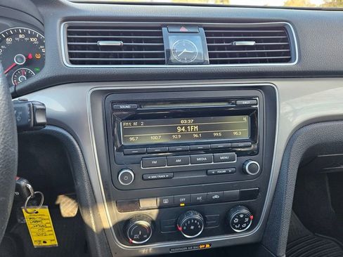 Used 2013 Volkswagen Passat 2.5 S image 13