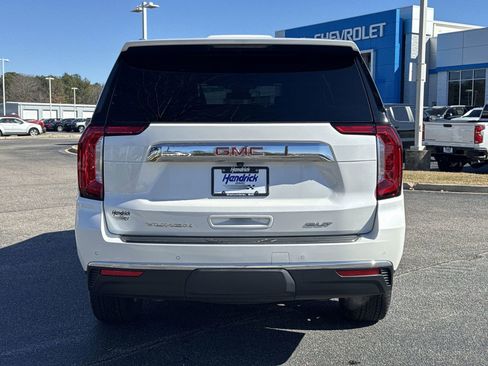 Used 2024 GMC Yukon SLT w/ SLT Premium Package image 9