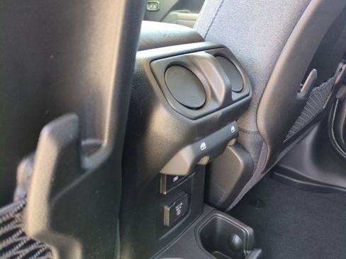 New 2025 Jeep Gladiator Rubicon w/ Convenience Group image 32