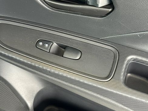 Used 2020 Nissan Versa S FWD image 21