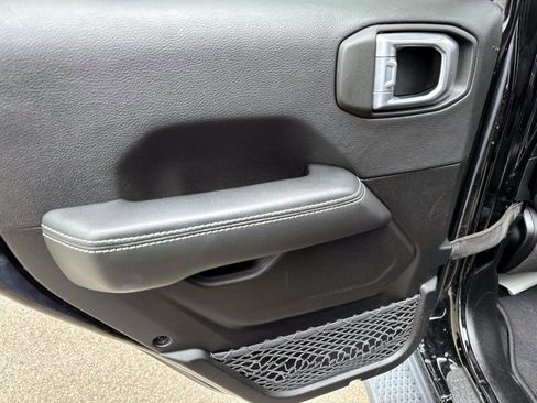 Used 2023 Jeep Wrangler Unlimited Sahara w/ Cold Weather Group image 8