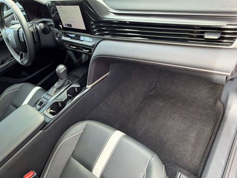 Used 2025 Toyota Camry SE FWD image 35
