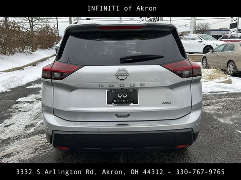 Used 2025 Nissan Rogue SV w/ SV Premium Package image 12