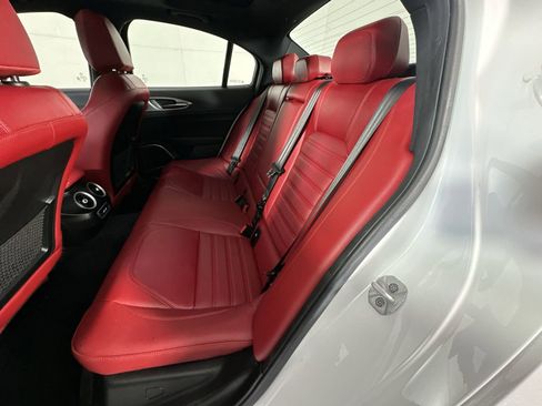 Used 2023 Alfa Romeo Giulia RWD image 27