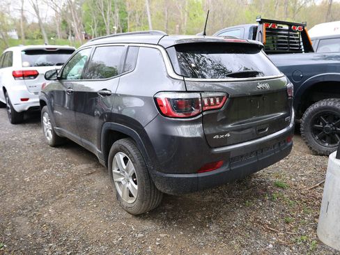 Used 2022 Jeep Compass Latitude AWD/4WD image 3