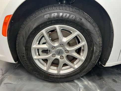 Used 2024 Chrysler Pacifica Touring-L image 24