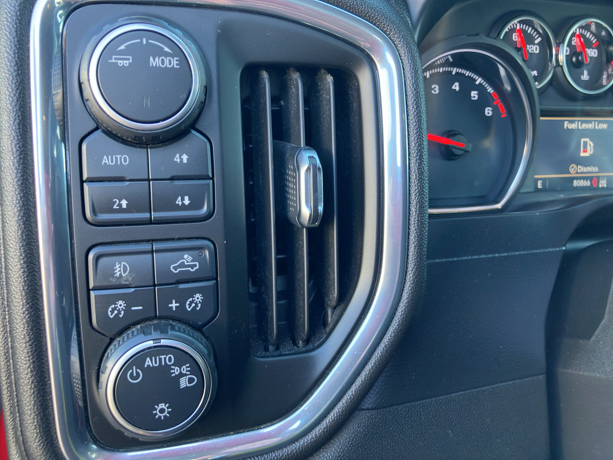 Used 2021 Chevrolet Silverado 1500 RST AWD/4WD image 17
