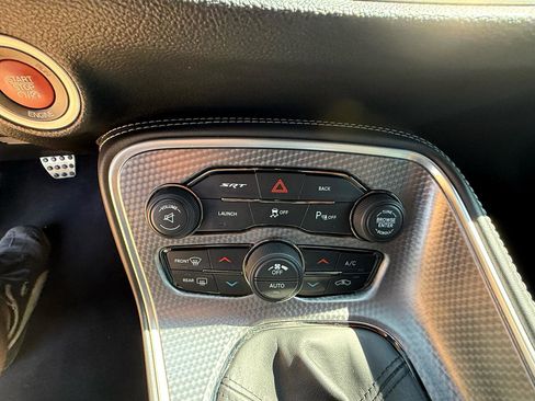 Used 2015 Dodge Challenger SRT Hellcat image 21