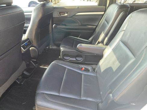 Used 2016 Toyota Highlander XLE FWD image 14