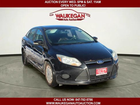 Used 2013 Ford Focus SE w/ SE Winter Pkg image 3
