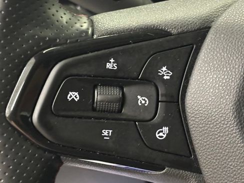 Used 2024 Chevrolet Trax RS w/ Sunroof Package FWD image 25