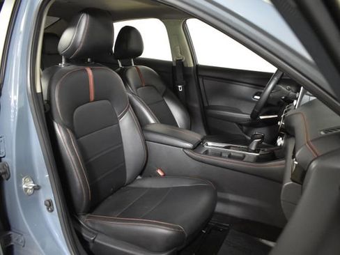 Certified 2025 Nissan Sentra SR w/ SR Premium Package image 30