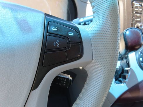 Used 2014 Toyota Sienna XLE FWD image 19