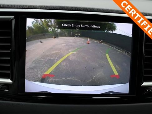 Used 2025 Chrysler Pacifica Select image 24