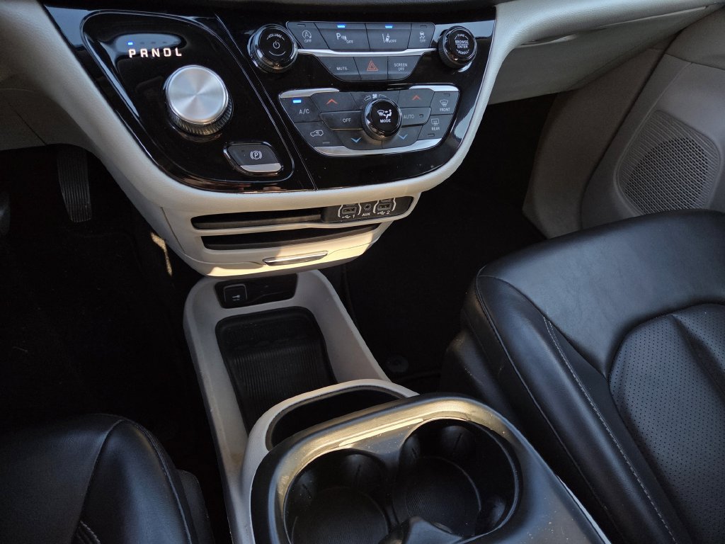 Used 2023 Chrysler Pacifica Touring-L FWD image 13