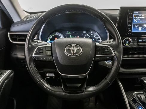 Used 2021 Toyota Highlander XLE AWD/4WD image 13