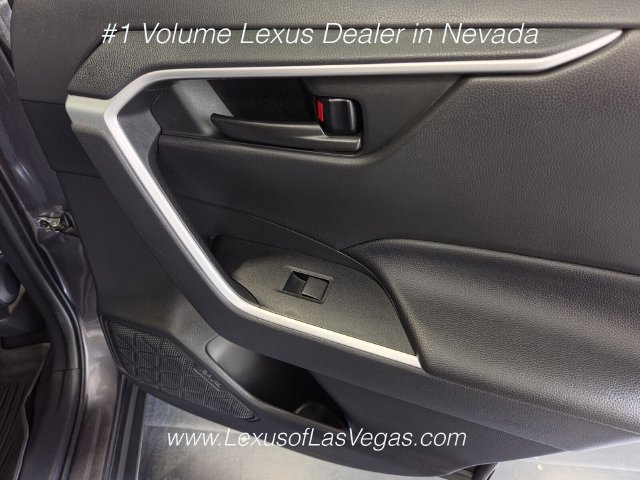 Used 2021 Toyota RAV4 LE AWD/4WD image 21