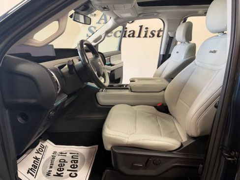 Used 2025 Ford Expedition Platinum w/ Driver's Package AWD/4WD image 8