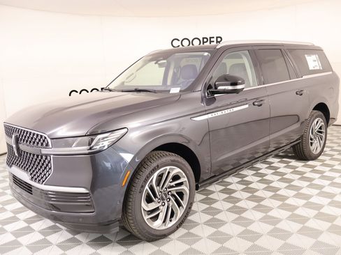 New 2025 Lincoln Navigator L Reserve AWD/4WD image 10