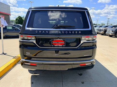 Used 2022 Jeep Grand Wagoneer Series III w/ Rear Seat Video Group 1 AWD/4WD image 6