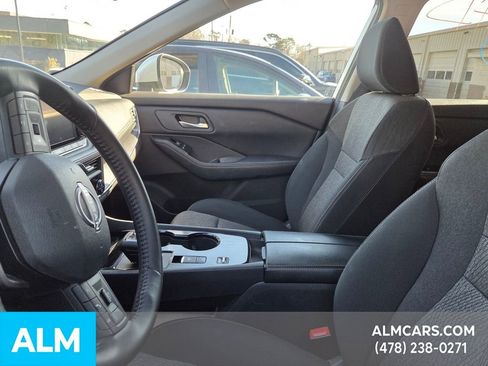 Used 2025 Nissan Rogue SV image 3