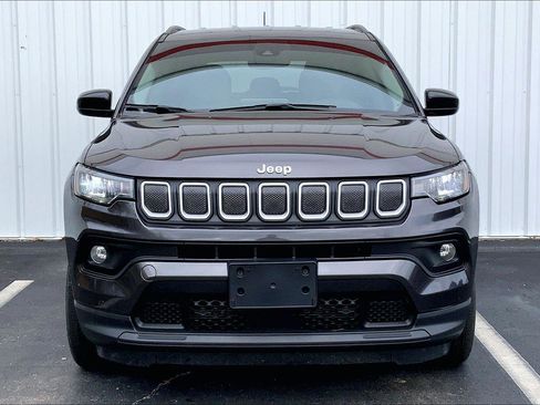 Used 2022 Jeep Compass Latitude image 3