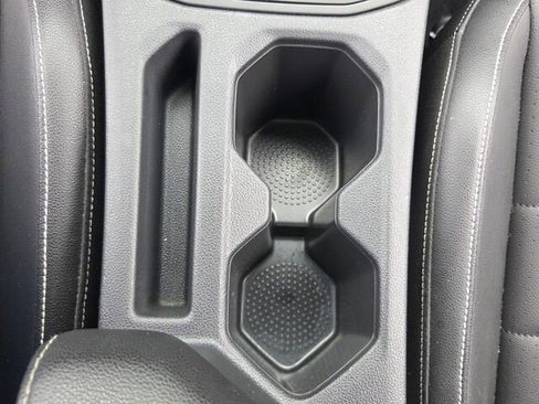Used 2024 Volkswagen Jetta SE FWD image 17