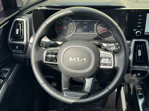 Used 2023 Kia Sorento S FWD image 18